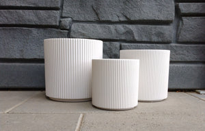 Evelyn Round Vertical Lines Planter - White