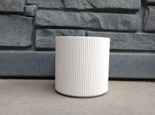 Load image into Gallery viewer, Evelyn Round Vertical Lines Planter - White
