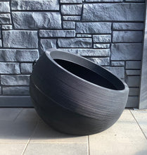 Load image into Gallery viewer, Lattice Linea Pot Black
