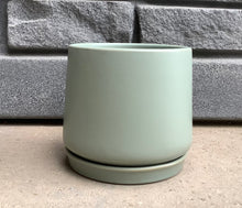 Load image into Gallery viewer, 15 cm Contemporary Pot w Saucer
